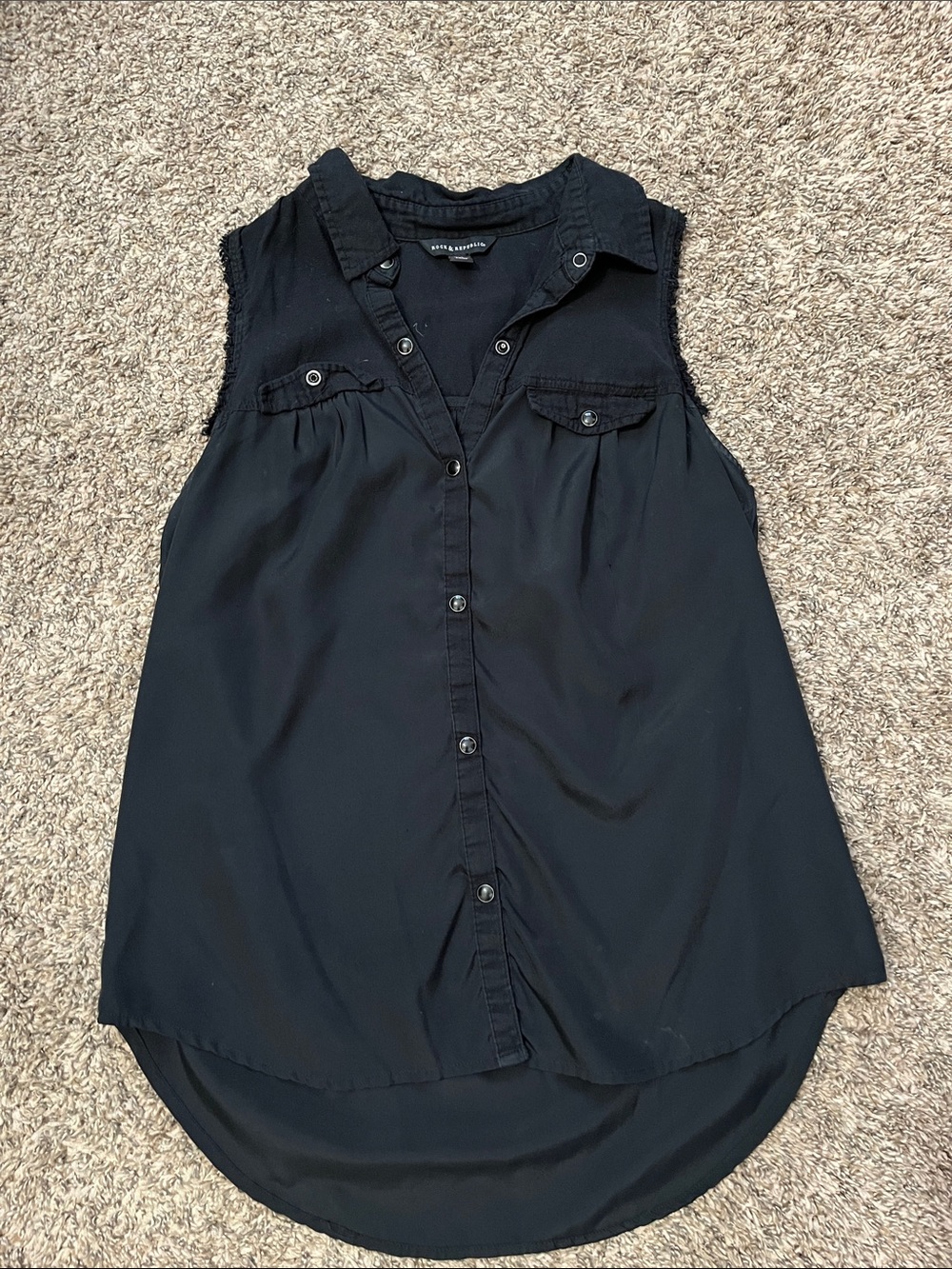 🎃 Rock & Republic Black Sleeveless Button-Down Shirt